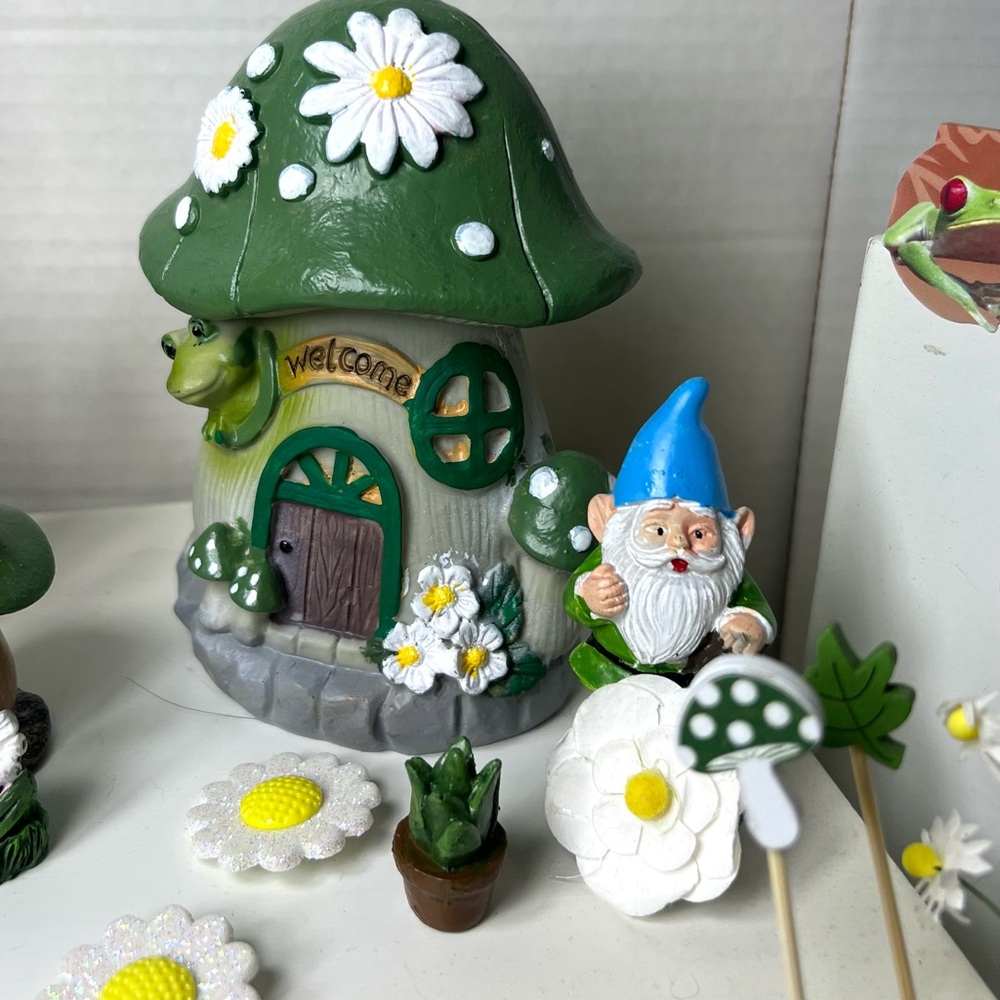 FROG TOWN USA FAIRY GARDEN GIFT SET - Picture 11 of 16